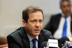 Opposition leader Isaac Herzog: "Labeling products is a violent act of extremists." (Flash90)