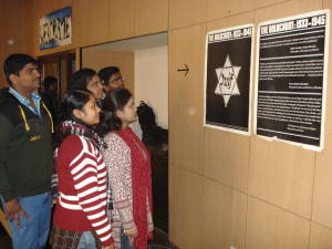 Students in India at the entrance to a play n the Holocaust. (Photo: Navras Jaat Aafreedi)