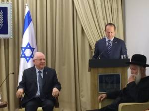 Mayor Nir Barkat addresses the audience. Left: President Reuven Rivlin. Right: Rabbi Y.D. Grossman, a major unifying force across the social spectrum. (Photo: UWI)