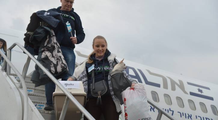 New immigrants from Ukraine arriving at Ben Gurion Airport