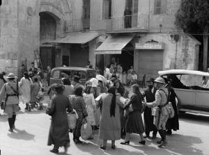 Jews evacuate Old City Jerusalem 1936