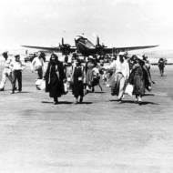 Iraqi Jews arrive in Israel