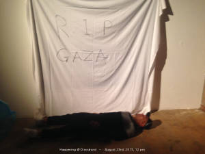 Protest written by anti-Israel artist at Dismaland.(shadialzaqzouq.com)