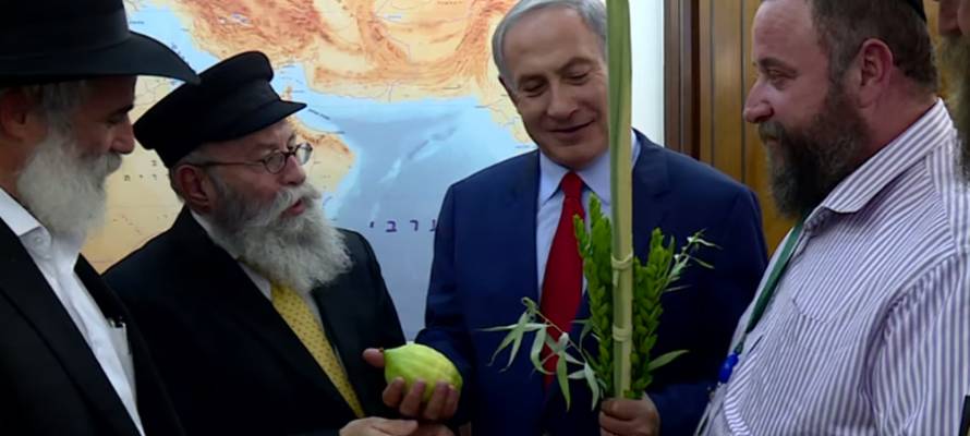 Netanyahu Fulfills Commandments of Sukkot