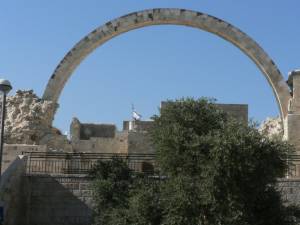 hurba synagogue arch